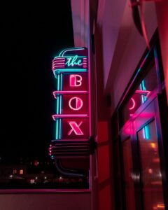 pink-neon-signboard-ampang